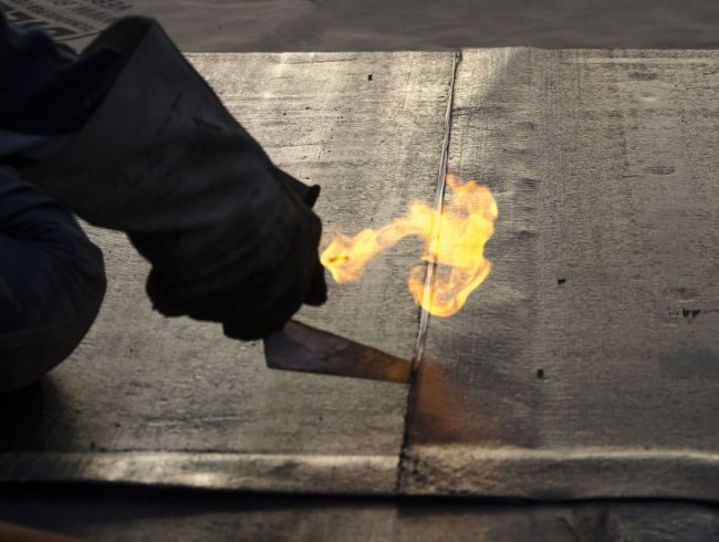 Fachgerecht ausführte Flämmarbeiten © Shutterstock